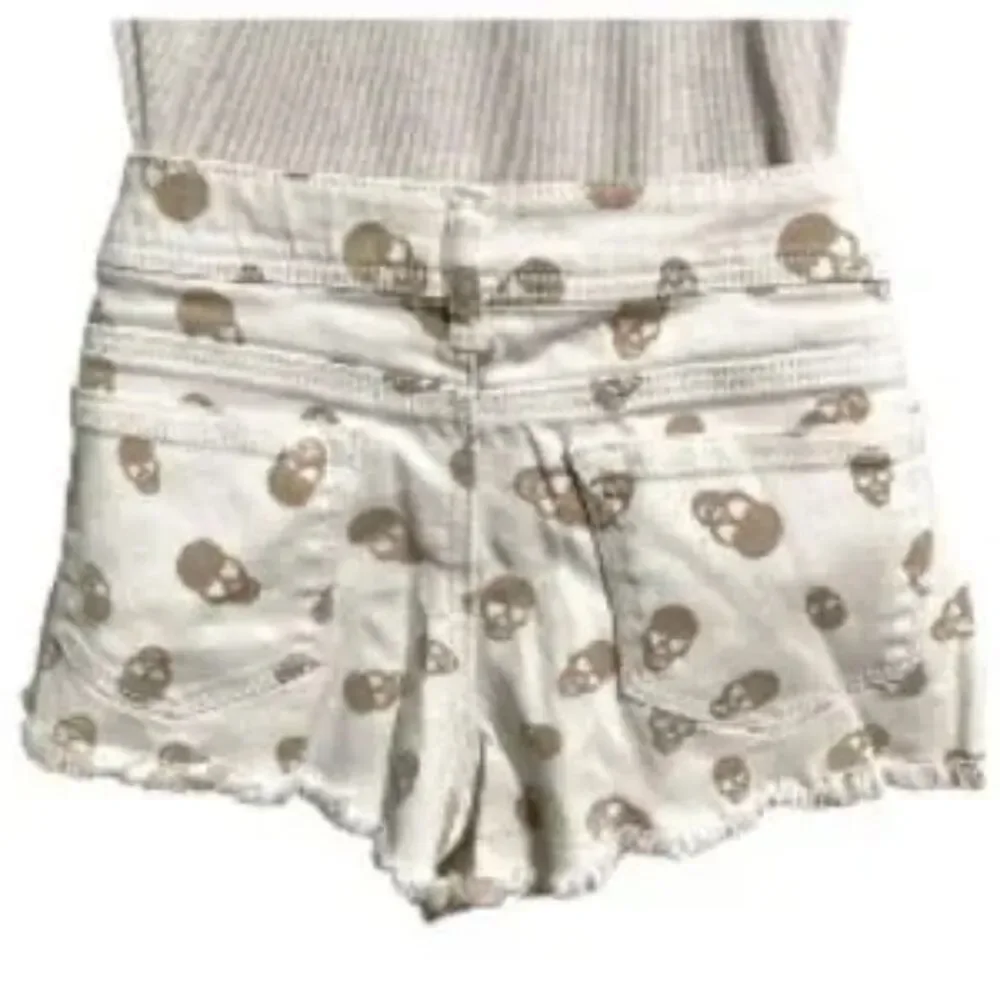SKULL Shorty Shorts by No Boundaries Frayed Distressed Womens Size 11 - Picture 4 of 13
